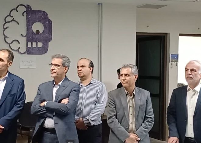 بازدید دکتر ابوالفضل واحدی، معاون آموزشی وزارت علوم، از آزمایشگاه سیستم‌های کنترل دیجیتال