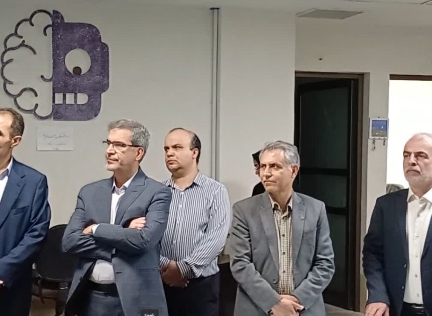 بازدید دکتر ابوالفضل واحدی، معاون آموزشی وزارت علوم، از آزمایشگاه سیستم‌های کنترل دیجیتال